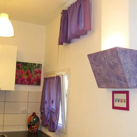 Feriehus Casetta Romantica Viola Lerici