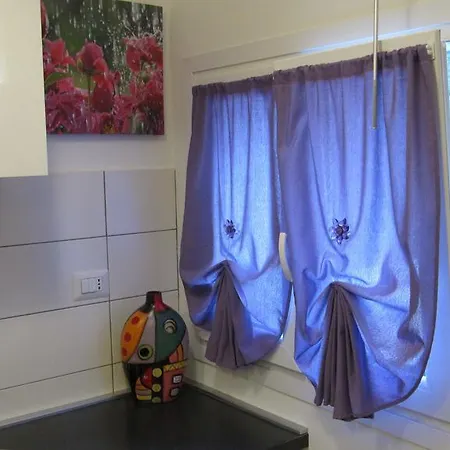 Casetta Romantica Viola Lerici